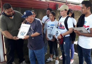 Familias de Ciudad Sandino reciben su título de propiedad