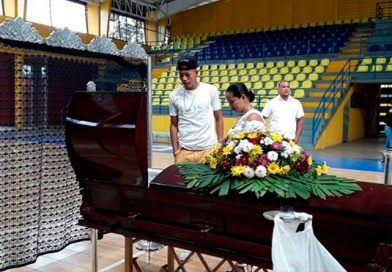 Familiares, amigos y atletas dan el último adiós a Elijha Allen