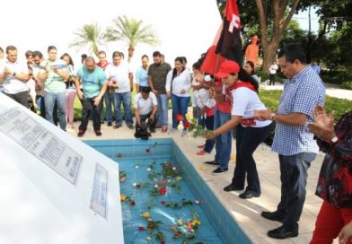 Comandante Carlos Fonseca, Nicaragua entera te dice presente