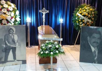 Familiares y amigos asisten a velatorio del Primer Actor Hugo Hernández Oviedo