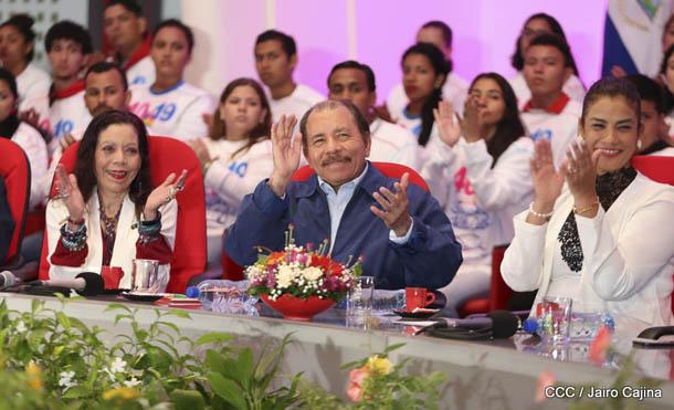 Presidente Daniel y Compañera Rosario presiden acto en honor al campeón Alexis Argüello
