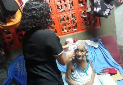 Madres de héroes y mártires son visitadas y atendidas por médicos del Ministerio de Salud