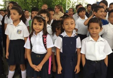 Estudiantes inician segundo semestre de clases con mucha energía