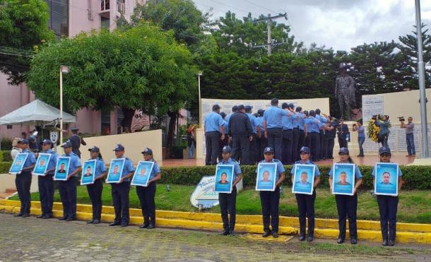 Policía Nacional rinde homenaje a policías asesinados por grupos golpistas