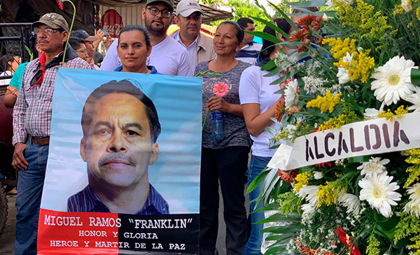 Rinden homenaje al héroe de la paz Miguel Ramos caído en la trinidad hace un año