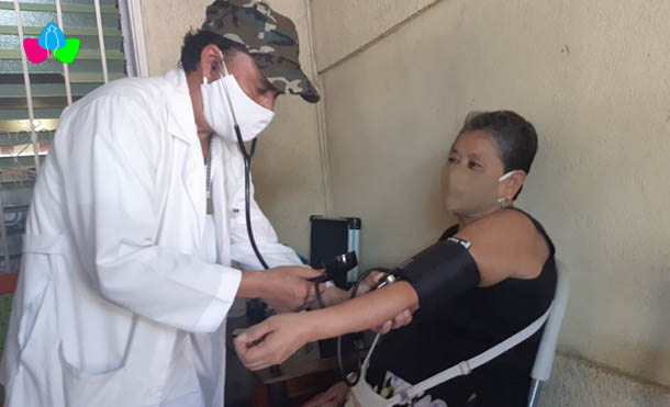 Foto Multinoticias // Especialistas del Hospital Lenín Fonseca también atendieron a personas de la tercera edad