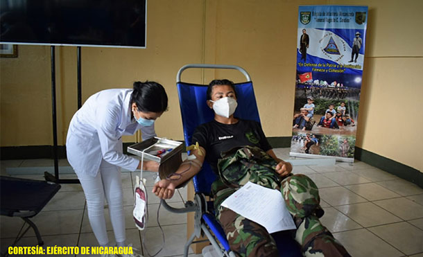 Foto Cortesía: Durante la actividad, participaron 43 efectivos militares, recolectándose 21.5 litros de sangre, que serán utilizados en casos de cirugías, tratamientos de enfermedades crónicas y otras emergencias de salud.