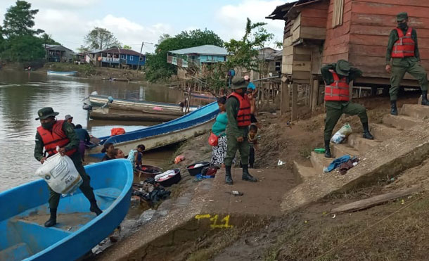 Foto Cortesía Ejército de Nicaragua: Durante el traslado de la ayuda humanitaria y el EDAN, se emplearon fuerzas y medios del Batallón Ecológico “BOSAWÁS”.
