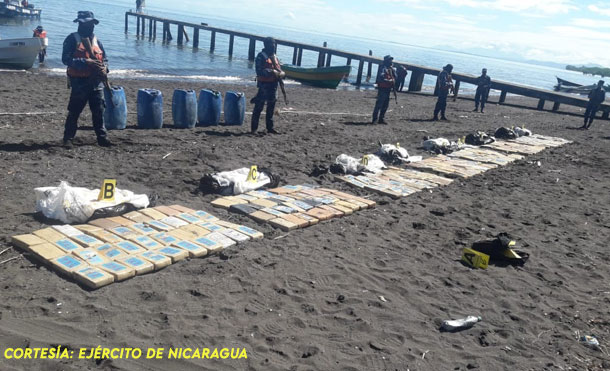 Foto Cortesía: Durante la incautación, se emplearon 35 efectivos militares, 1 guardacostas, 2 lanchas rápidas, 2 lanchas auxiliares y 2 Vehículo Ligero de Combate.