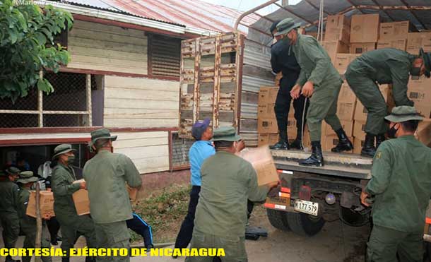 Foto Ejército de Nicaragua: En la ciudad de Siuna, se realizó el descargue de ayuda humanitaria la que fue resguardada en la bodega del CODEPRED, ubicada en el Instituto Nacional Tecnológico.