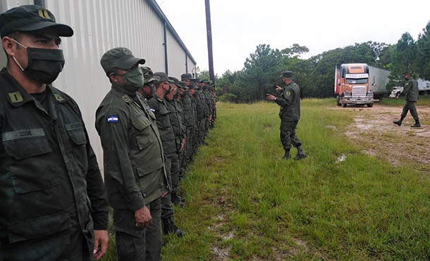 Ejército de Nicaragua participa en traslado de ayuda humanitaria al Caribe nicaragüense