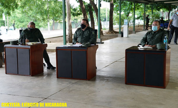 Foto Cortesía: Reunión Del Comandante en Jefe con Jefes de Direcciones y Unidades Militares