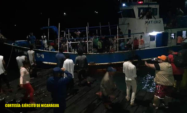 Foto Ejército de Nicaragua // Evacuación de 120 pescadores desde Cayos Miskitos hacia Puerto Cabezas