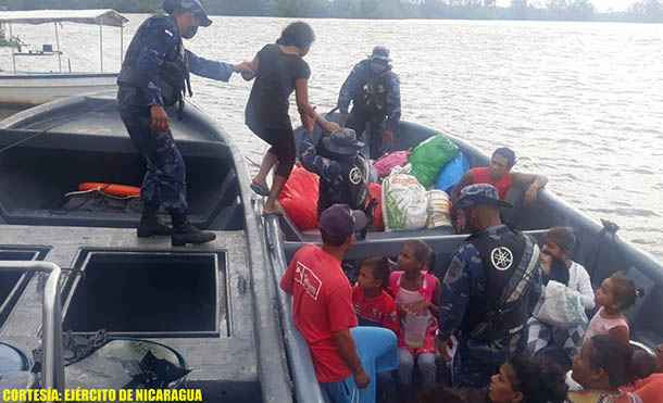 Foto Ejército de Nicaragua // Evacuación de 231 personas entre ellos 91 niños