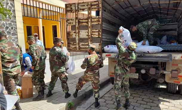 Foto Ejército de Nicaragua: Durante el descargue y traslado de la ayuda humanitaria, se emplearon fuerzas y medios del 1 Comando Militar Regional.