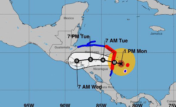 Foto Cortesía: El huracán IOTA se continúa acercando lentamente al Caribe de nuestro país; se localiza a unos 130 km al Este / Sur-Este de Bilwi.