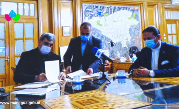 Foto Cortesía: Firma de Hermanamiento entre la Ciudad de Managua y Teherán.