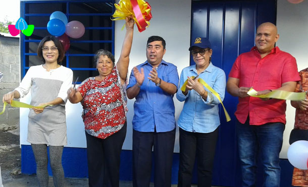 Foto Cortesía: Alcaldía de Managua y Embajada de Taiwán, junto a la Protagonista Compañera Delfa María Obando Téllez, en la entrega de la Vivienda Digna y Solidaria en el Barrio Bóer.