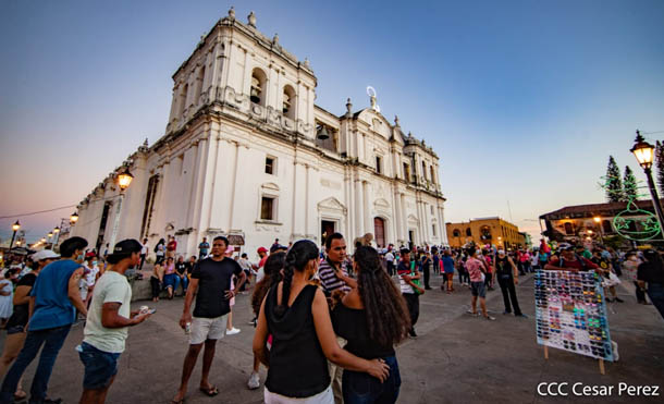 Foto César Pérez // Turistas nacionales durante celebración de la Purísima en León