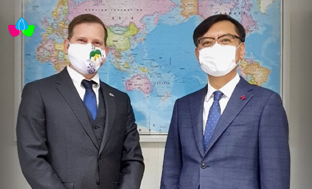 Foto Cortesía: Presentación de Copia de Estilo del Compañero Embajador Rodrigo Coronel ante el Jefe de Protocolo de la Cancillería Coreana, Señor Lim Ki-mo.