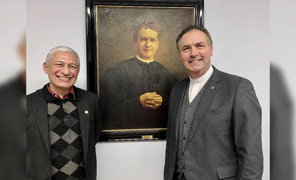 Foto CCC // Embajador de Nicaragua junto al sacerdote Don Ángel Fernández Artine