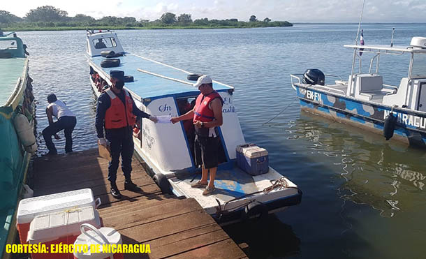 Foto Fuerza Naval // Se atendieron 233 ferris y embarcaciones