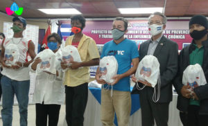 Foto Cortesía: Ministerio de Salud (MINSA) y Embajada de Taiwán en la Ceremonia de Entrega de 500 kits sanitarios para los pacientes con ERC que viven en áreas afectadas por los Huracanes ETA e IOTA.