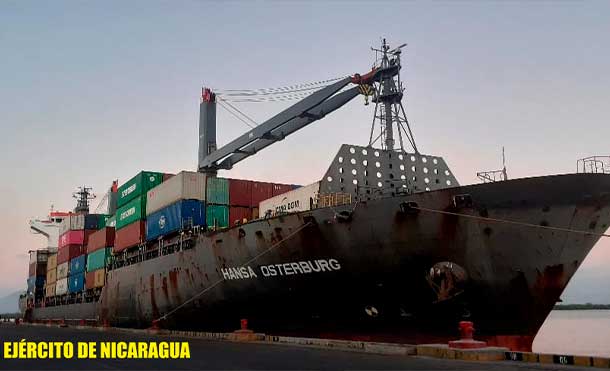 Foto Ejército de Nicaragua: La Fuerza Naval como parte del Comité Nacional de Seguridad Marítimo Portuaria, continúa apoyando a las instituciones involucradas para seguir manteniendo el estatus de puertos seguros y así contribuir a la economía nacional.