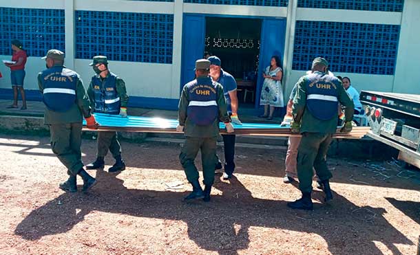 Foto Ejército de Nicaragua: Asimismo, en coordinación con el COREPRED, se realizó cargue, traslado y descargue de 103 toneladas métricas de Plan Techo, desde las bodegas del COREPRED