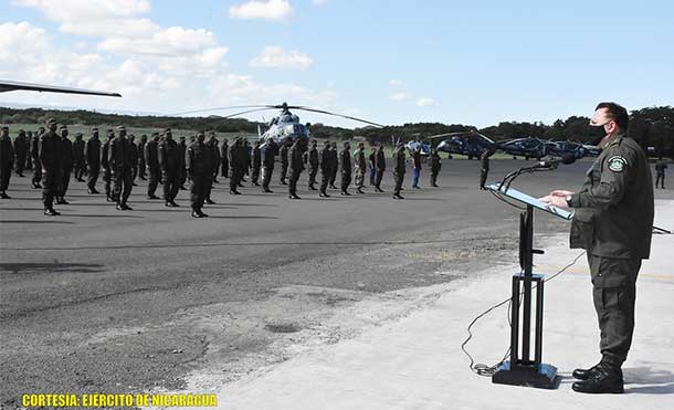 Foto Ejército de Nicaragua: En la ceremonia participaron: Generales de Brigada y Oficiales Superiores miembros del Consejo Militar y bloques representativos de la Fuerza Aérea.