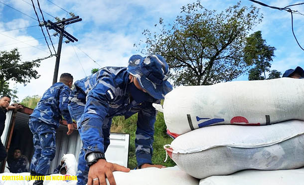 Foto Ejército de Nicaragua // Se realizó descargue de 975 paquetes de ayuda humanitaria