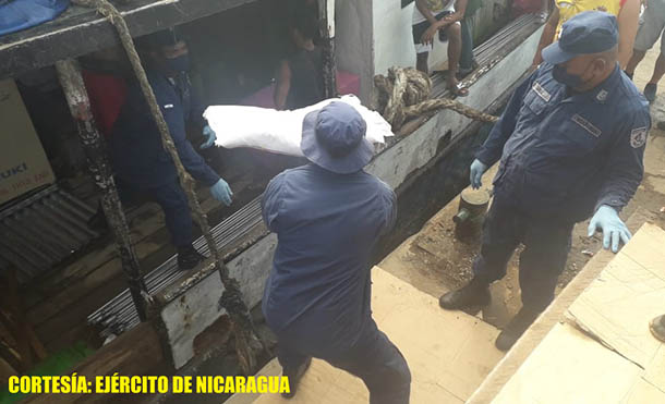 Foto Ejército de Nicaragua // Se descargaron 8 toneladas métricas de alimentos