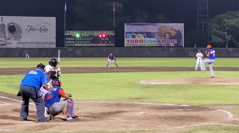 Juego entre los Gigantes de Rivas y los Tigres de Chinandega este domingo en el Estadio Efraín Tijerino Mazariego