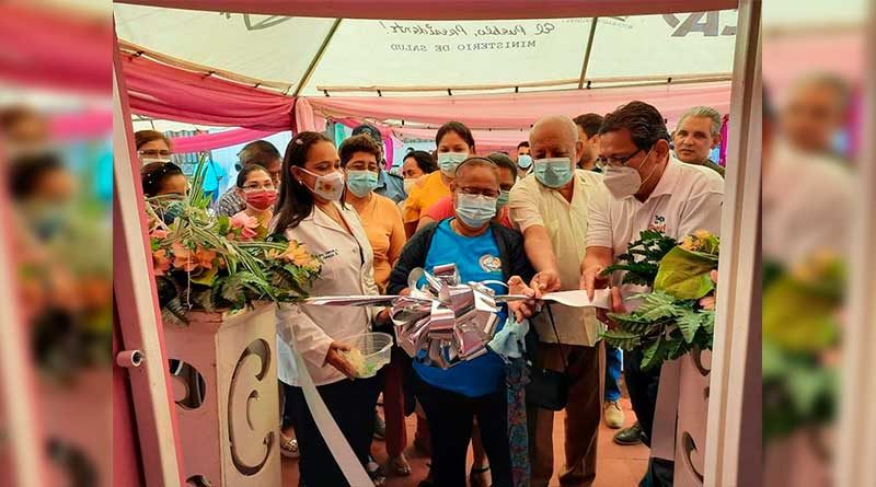 Corte de cinta de inauguración puesto de salud