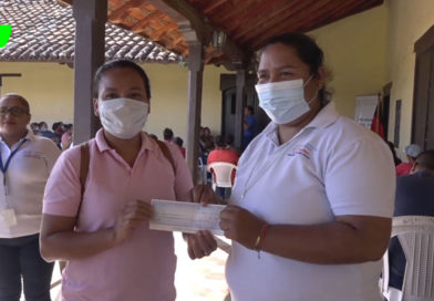 MEFCCA entrega créditos a mujeres emprendedoras de Rivas