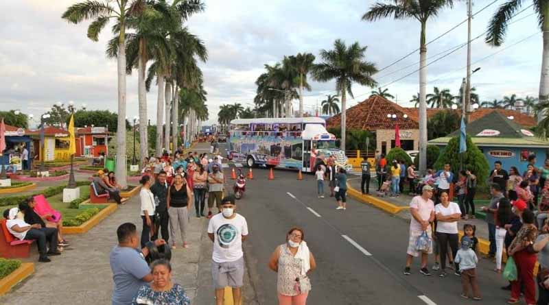 Visitantes y turistas de otras nacionalidades en el Puerto Salvador Allende