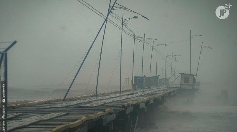 Puerto de Bilwi, Nicaragua siendo destruido por la fuerza del huracán ETA en el año 2020