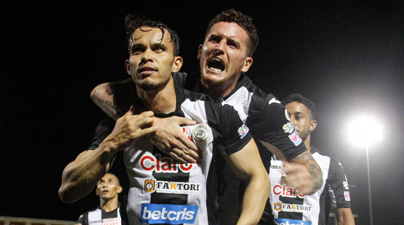 Jugadores del Fútbol Club Cacique Diriangén celebrando triunfo en el Torneo Clausura de la Liga Primera.