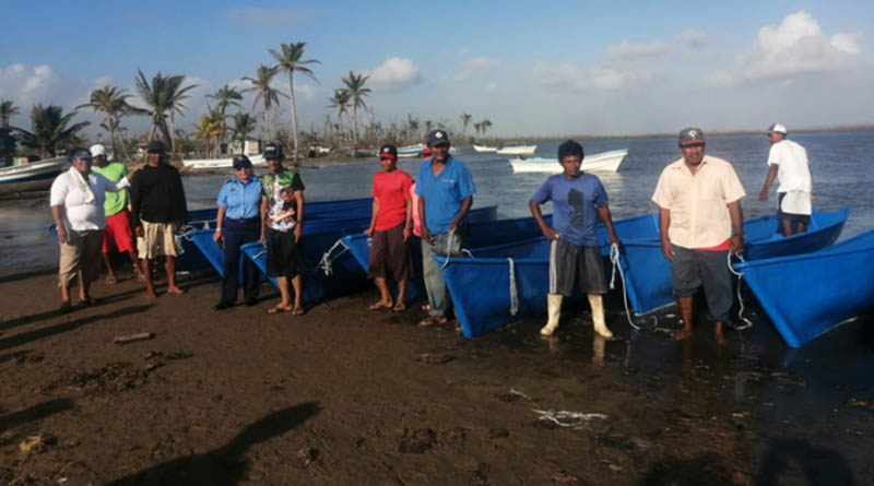 Pescadores de Wounta Bar recibieron cayucos de fibra de vidrio por parte del INPESCA