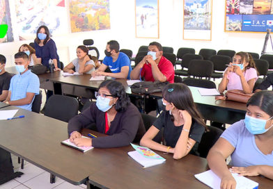 Estudiantes en su primer día en el Centro Tecnológico Ariel Darce del MINJUVE