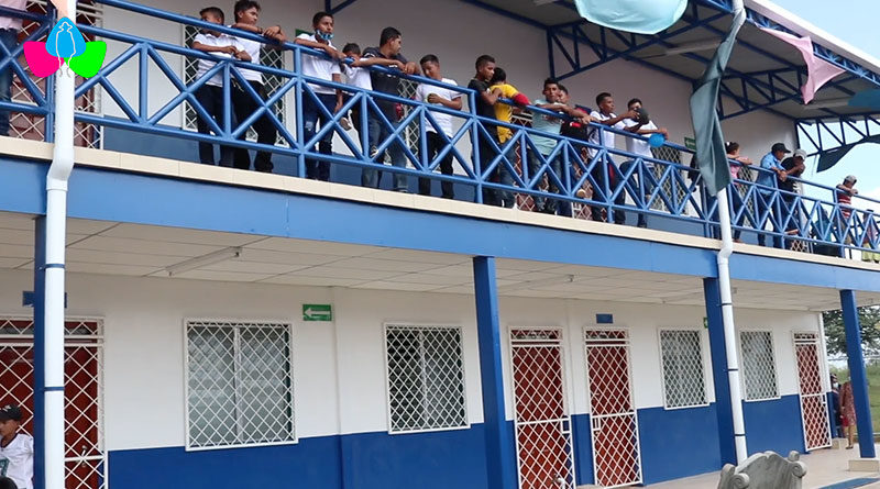 Estudiantes en el Centro Escolar San Luis de Rosita, RACN durante su inauguración.