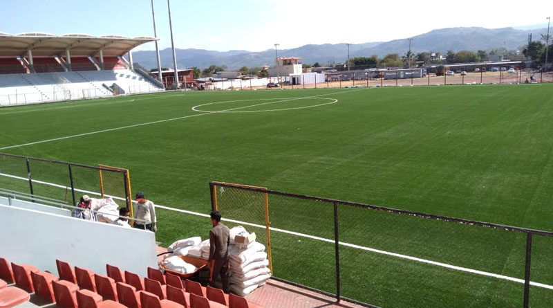 Trabajadores realizan obras de ampliación en el Estadio Independencia de Estelí