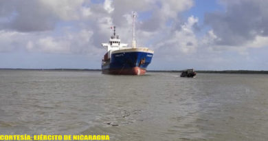 Buques mercantes y flota pesquera industrial en el Mar Caribe