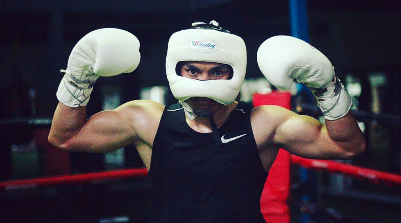 Juan Francisco “El Gallo” Estrada durante un entrenamiento en su campamento en EEUU