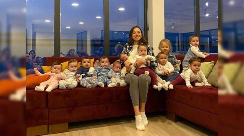 Christina junto a sus 11 hijos