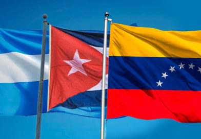Banderas de Nicaragua, Cuba y Venezuela