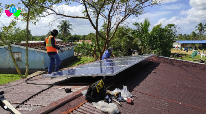 Funcionarios de TELCOR realizan instalación de sistemas de paneles solares en puestos de salud de comunidades rurales de la Costa Caribe Norte (RACCN) y el departamento de Río San Juan.