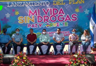 Autoridades del Gobierno de Nicaragua y miembros de la Juventud Sandinista 19 de Julio en la presentación del “Plan mi vida sin drogas, paz, patria y porvenir 2021”.