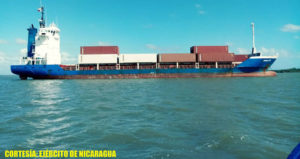 Buque mercante llegando a puerto nicaragüense