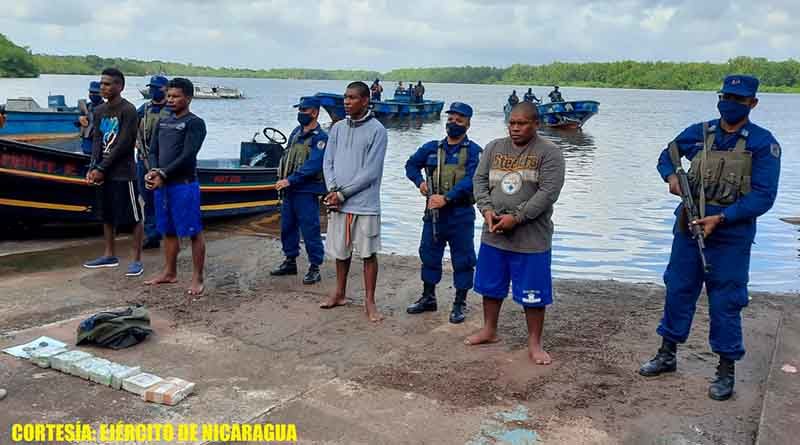 Personas retenidas por la Fuerza Naval que transportaban el dinero en la embarcación